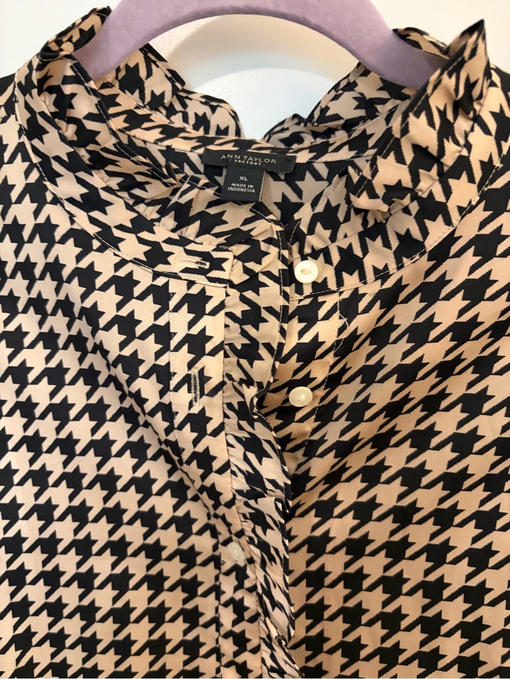 Ann Taylor Black & Beige Houndstooth Button Down Silky Blouse